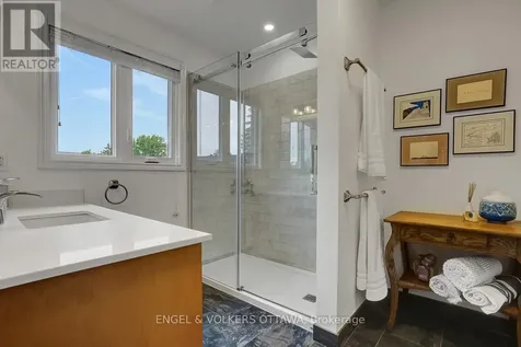 2032 Delmar Court Ottawa ON K1H 5R6