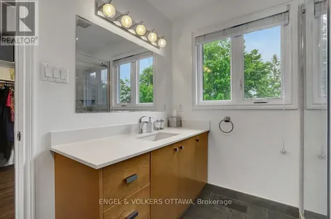 2032 Delmar Court Ottawa ON K1H 5R6
