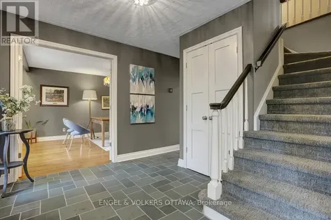 2032 Delmar Court Ottawa ON K1H 5R6
