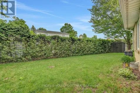2032 Delmar Court Ottawa ON K1H 5R6