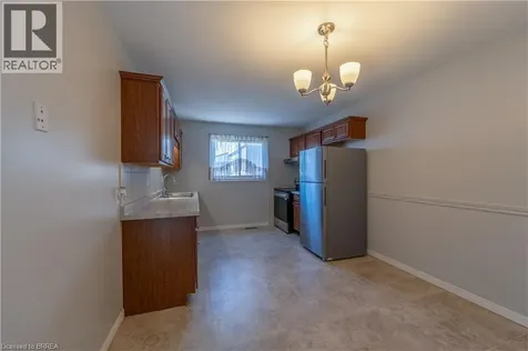 24 Oakhill Drive Brantford ON N3T 1R1