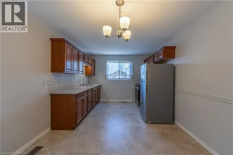 24 Oakhill Drive Brantford ON N3T 1R1