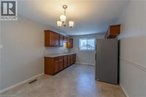 24 Oakhill Drive Brantford ON N3T 1R1