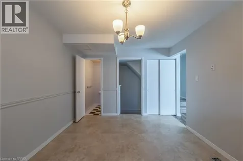 24 Oakhill Drive Brantford ON N3T 1R1