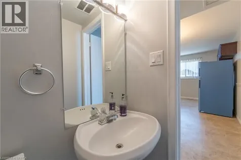 24 Oakhill Drive Brantford ON N3T 1R1