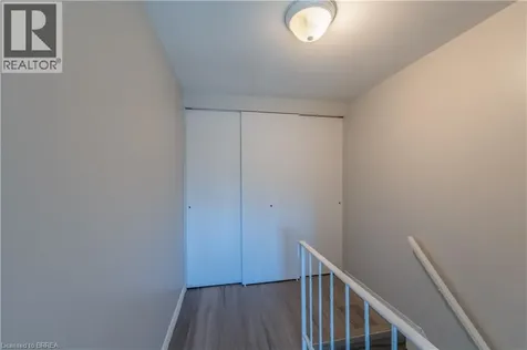 24 Oakhill Drive Brantford ON N3T 1R1