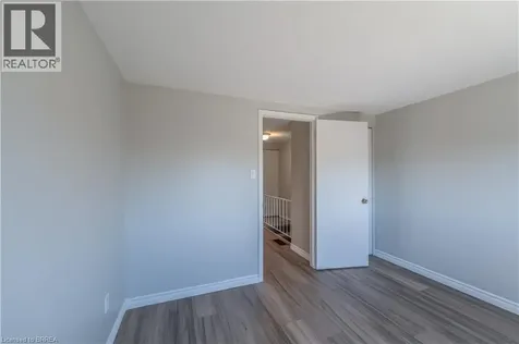 24 Oakhill Drive Brantford ON N3T 1R1