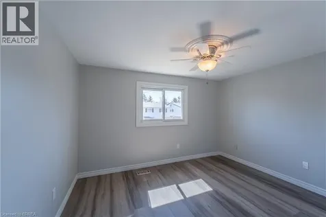 24 Oakhill Drive Brantford ON N3T 1R1