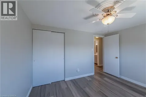24 Oakhill Drive Brantford ON N3T 1R1