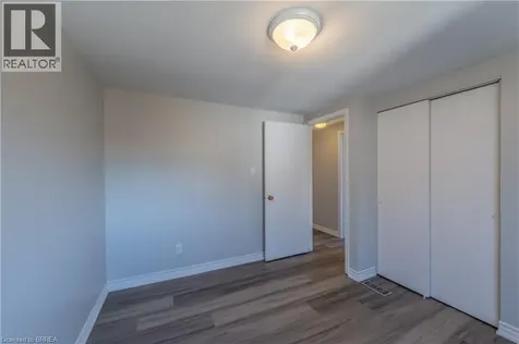 24 Oakhill Drive Brantford ON N3T 1R1