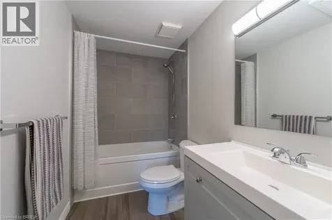 24 Oakhill Drive Brantford ON N3T 1R1