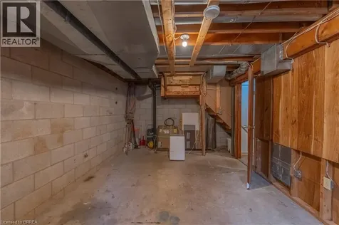 24 Oakhill Drive Brantford ON N3T 1R1