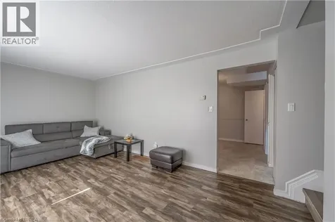 24 Oakhill Drive Brantford ON N3T 1R1