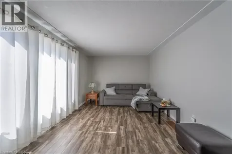24 Oakhill Drive Brantford ON N3T 1R1
