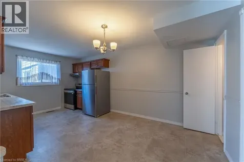 24 Oakhill Drive Brantford ON N3T 1R1