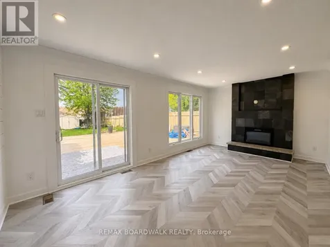 4396 Whittaker Crescent Ottawa ON K1B 4P2