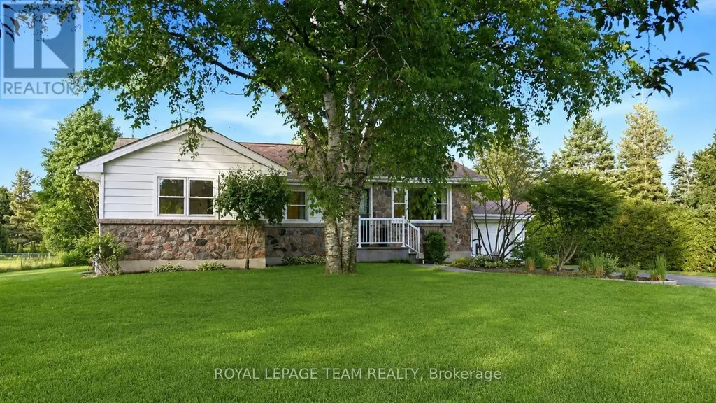 17 Arnold Drive Ottawa ON K2H 6V6