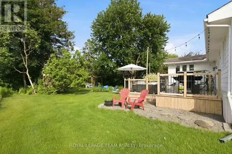 17 Arnold Drive Ottawa ON K2H 6V6