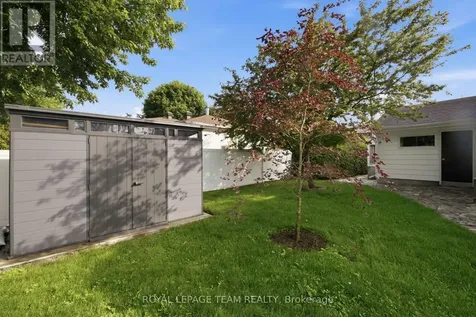 17 Arnold Drive Ottawa ON K2H 6V6