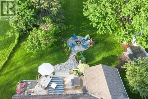 17 Arnold Drive Ottawa ON K2H 6V6