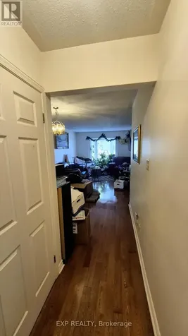 35 Raj Terrace Ottawa ON K1G 4T7