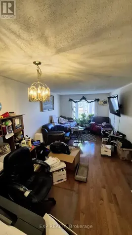 35 Raj Terrace Ottawa ON K1G 4T7
