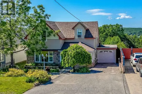 71 Poyntz Street Penetanguishene ON L9M 1N6