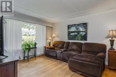 71 Poyntz Street Penetanguishene ON L9M 1N6