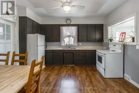 71 Poyntz Street Penetanguishene ON L9M 1N6