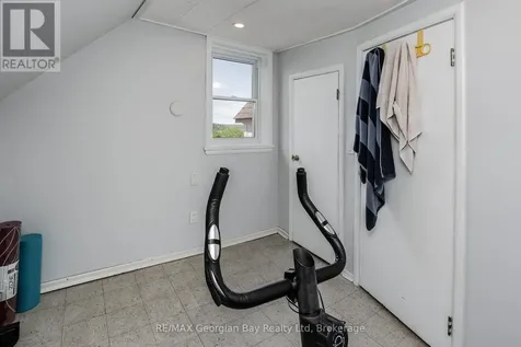 71 Poyntz Street Penetanguishene ON L9M 1N6