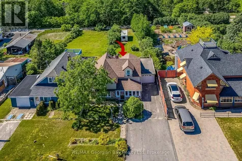 71 Poyntz Street Penetanguishene ON L9M 1N6