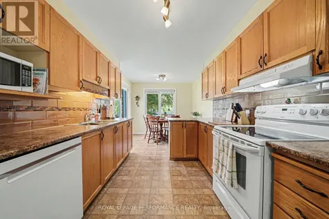 6145 Oak Meadows Drive Ottawa ON K1C 7G7
