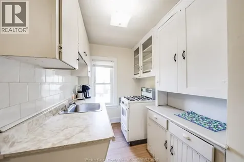324 Parent Avenue Windsor ON N9A 2B8