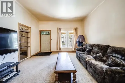 324 Parent Avenue Windsor ON N9A 2B8