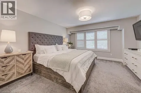 387 Stillmeadow Circle Waterloo ON N2L 5M1