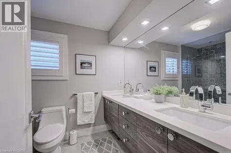 387 Stillmeadow Circle Waterloo ON N2L 5M1