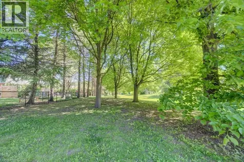 387 Stillmeadow Circle Waterloo ON N2L 5M1