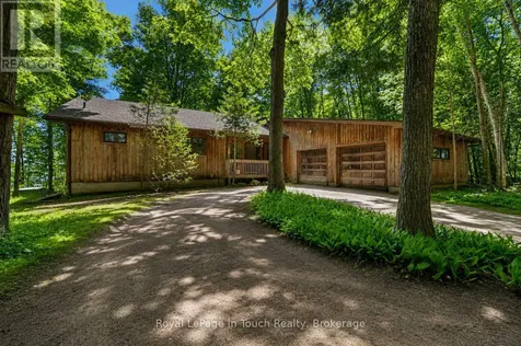 54 Lackie Crescent Tiny ON L0L 2J0