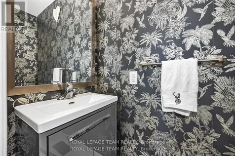 200 Kinloch Court Ottawa ON K2J 5S9