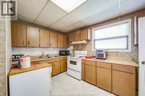 324 Parent Avenue Windsor ON N9A 2B8