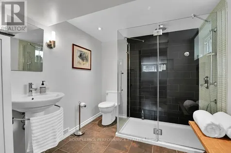 943 Arkell Street Ottawa ON K2B 5R2