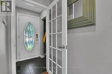 943 Arkell Street Ottawa ON K2B 5R2