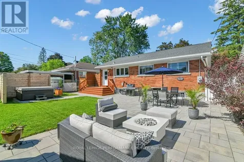 943 Arkell Street Ottawa ON K2B 5R2
