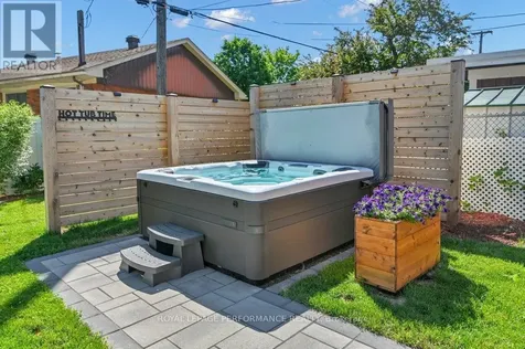943 Arkell Street Ottawa ON K2B 5R2