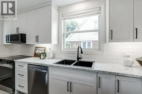202 Erindale Avenue Hamilton ON L8K 4R7