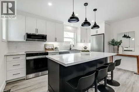 202 Erindale Avenue Hamilton ON L8K 4R7