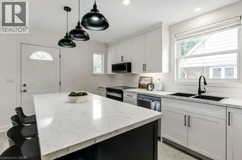 202 Erindale Avenue Hamilton ON L8K 4R7