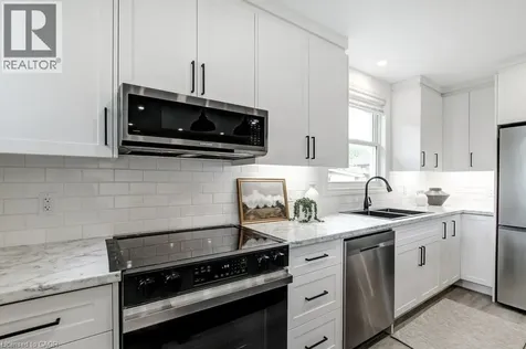 202 Erindale Avenue Hamilton ON L8K 4R7