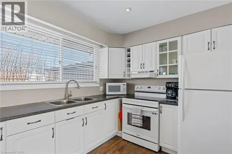 218 Arris Crescent Mitchell ON N0K 1N0