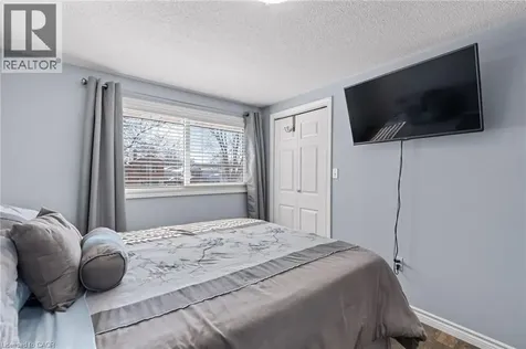 218 Arris Crescent Mitchell ON N0K 1N0